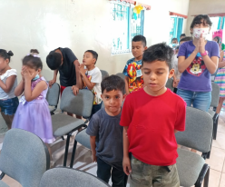 온두라스 아이들에게 영어성경교재를 보내주세요!